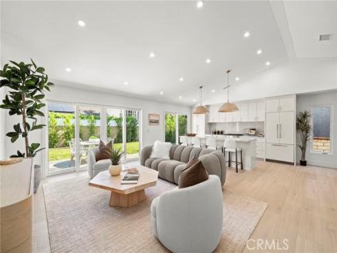 20852  Farnsworth   Lane, Huntington Beach, CA