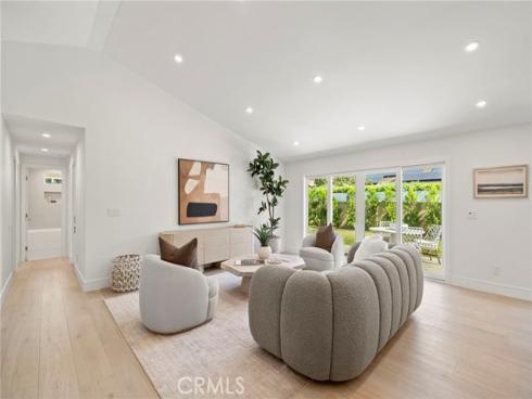 20852  Farnsworth   Lane, Huntington Beach, CA