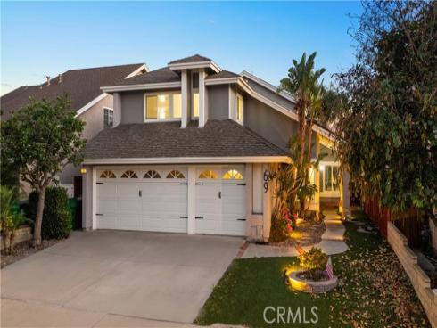 69  Monticello  , Irvine, CA