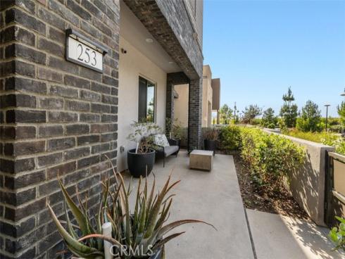 253  Sawbuck  , Irvine, CA