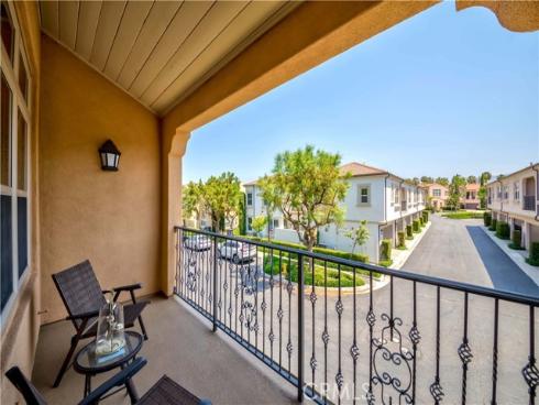 61  Towngate  , Irvine, CA