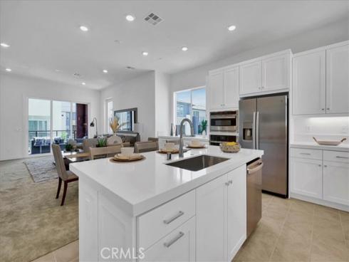 275  Lynx  , Irvine, CA