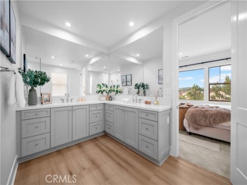 63 Longchamp , Irvine, CA