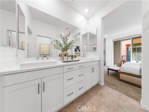 171  Cadence  , Irvine, CA