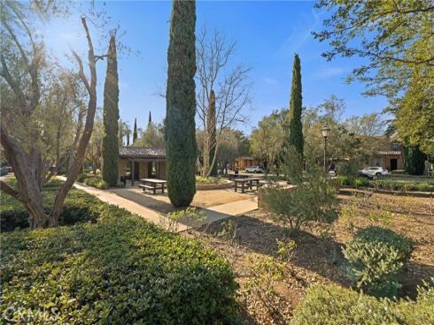 37 Triple Leaf , Irvine, CA