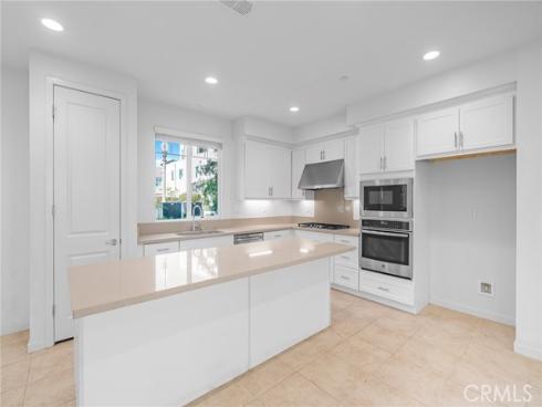 148 Stage , Irvine, CA