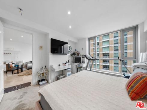 5072 Scholarship , Irvine, CA