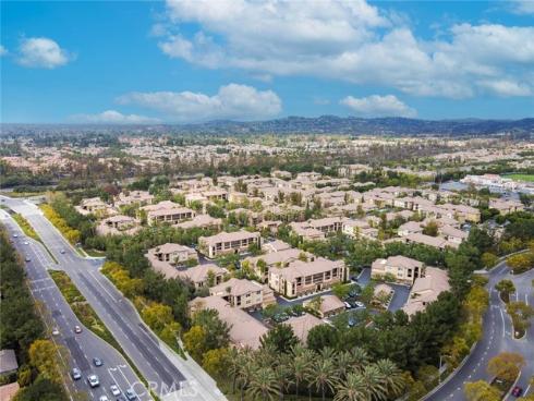 2  Dos Rios  , Irvine, CA