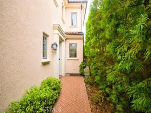 54 Trotter , Irvine, CA