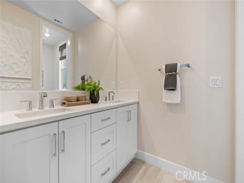 183 Sawbuck , Irvine, CA