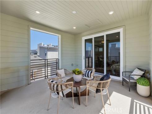 122 Scale , Irvine, CA