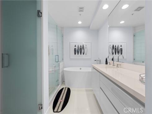 2233 Martin 212 , Irvine, CA