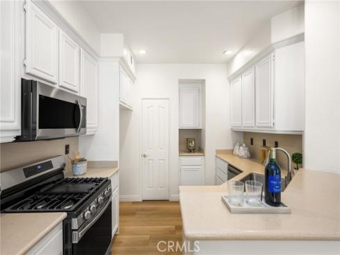 97 Sapphire 39 , Irvine, CA