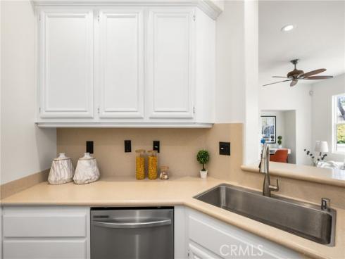 97 Sapphire 39 , Irvine, CA