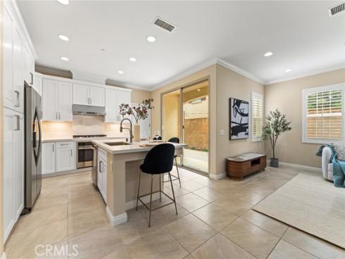 126 Yellow Pine , Irvine, CA