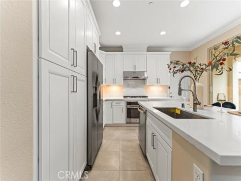 126 Yellow Pine , Irvine, CA