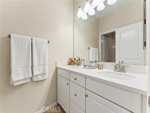 126 Yellow Pine , Irvine, CA