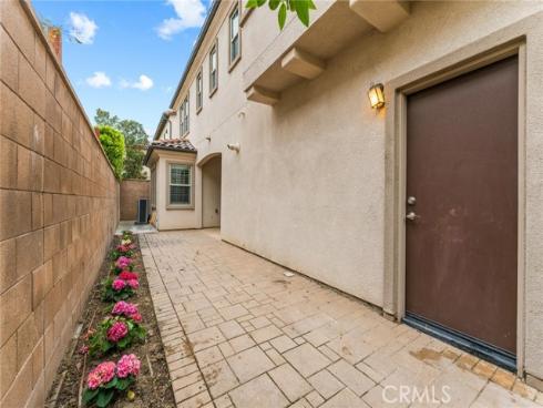 126 Yellow Pine , Irvine, CA