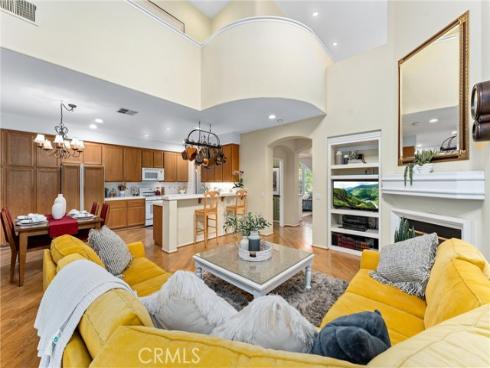 34 Apple Valley , Irvine, CA