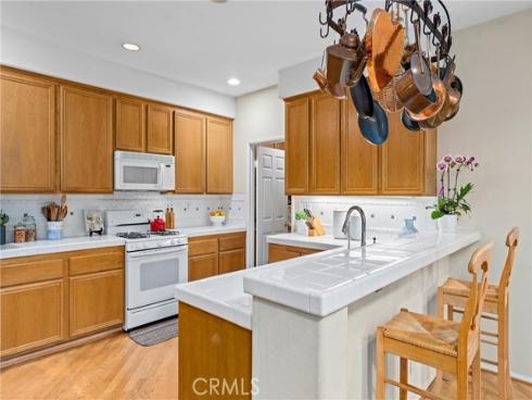 34 Apple Valley , Irvine, CA