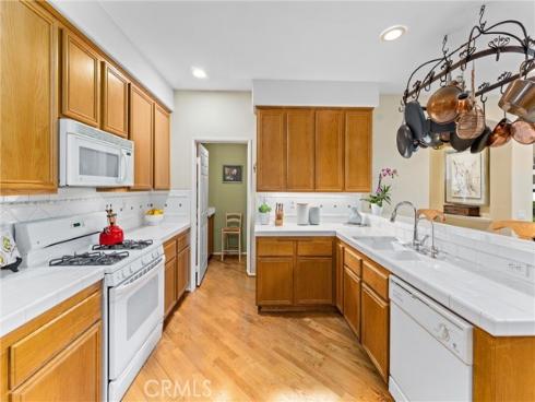 34 Apple Valley , Irvine, CA