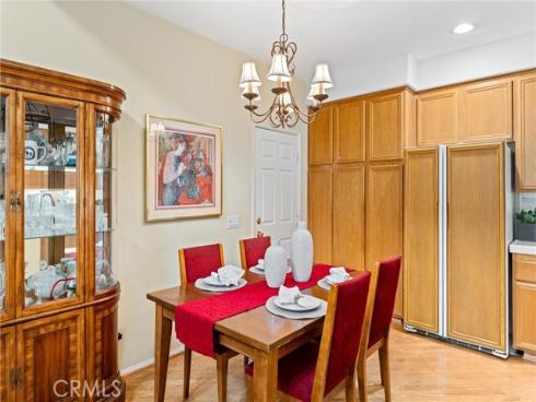 34 Apple Valley , Irvine, CA