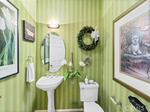 34 Apple Valley , Irvine, CA