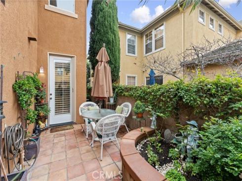 34 Apple Valley , Irvine, CA