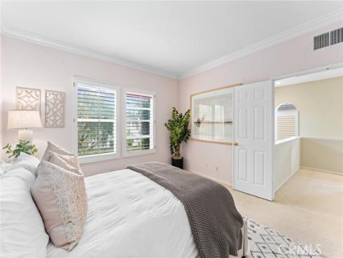 34 Apple Valley , Irvine, CA