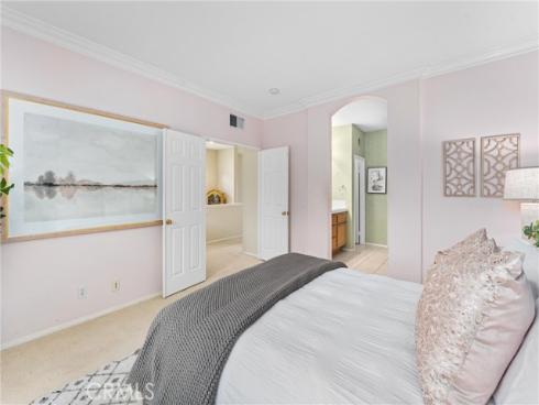 34 Apple Valley , Irvine, CA