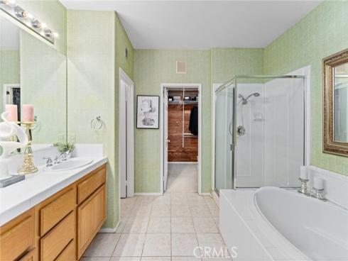 34 Apple Valley , Irvine, CA