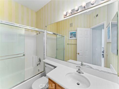 34 Apple Valley , Irvine, CA