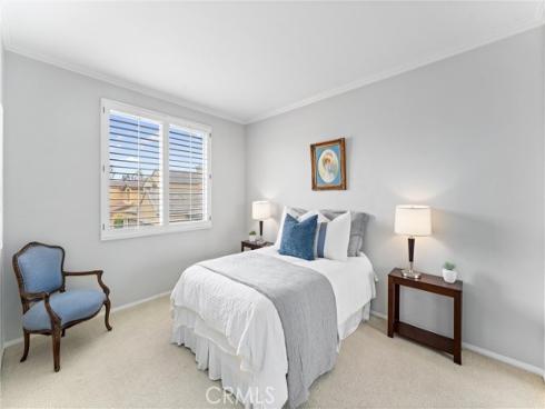 34 Apple Valley , Irvine, CA