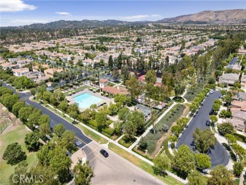 34 Apple Valley , Irvine, CA