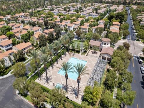 34 Apple Valley , Irvine, CA