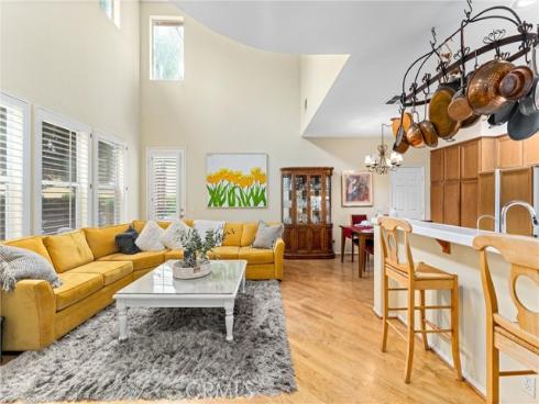 34 Apple Valley , Irvine, CA