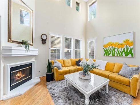 34 Apple Valley , Irvine, CA