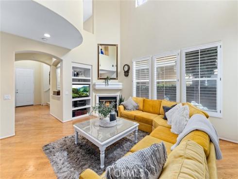 34 Apple Valley , Irvine, CA