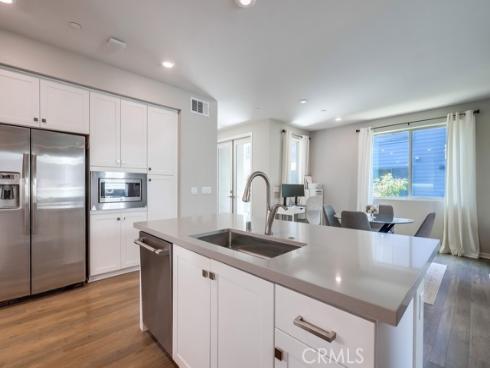 215 Bowery , Irvine, CA