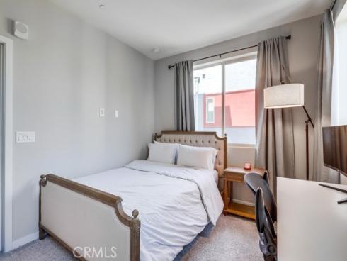 215 Bowery , Irvine, CA