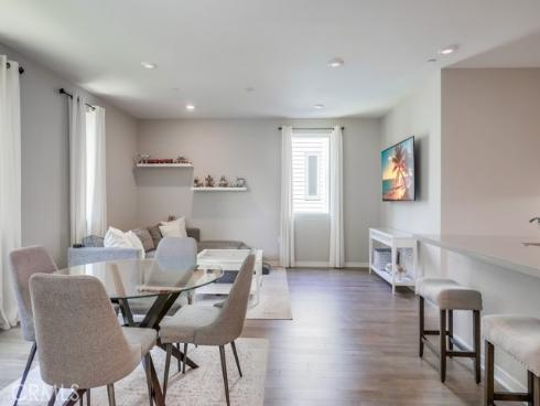 215 Bowery , Irvine, CA