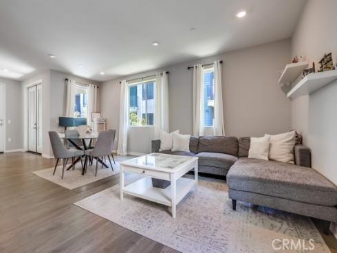 215 Bowery , Irvine, CA