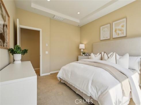 76  Bianco  , Irvine, CA