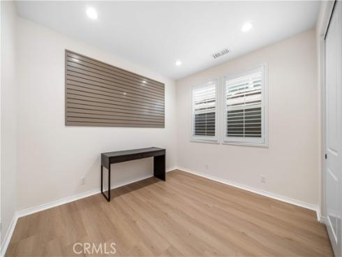 120  Halo  , Irvine, CA