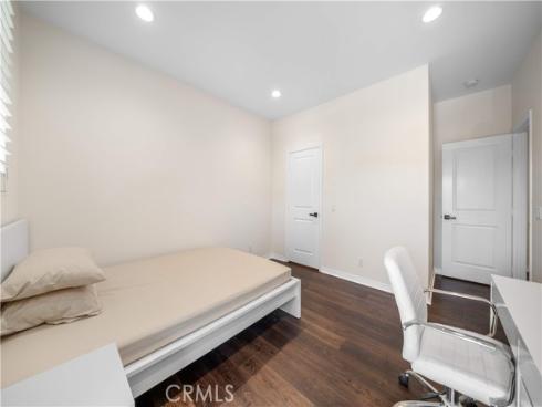 120  Halo  , Irvine, CA