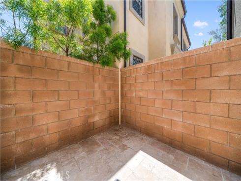 120  Halo  , Irvine, CA