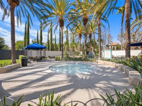 81  Splendor  , Irvine, CA