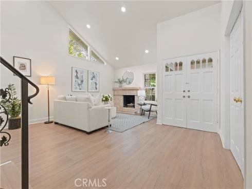 49 W Yale 26 Loop, Irvine, CA