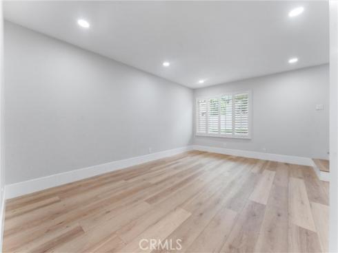 44 Elksford 3 Avenue, Irvine, CA