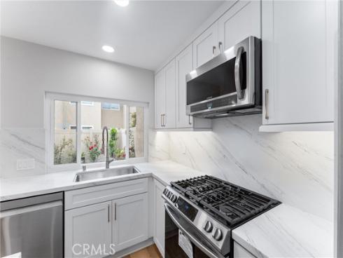 44 Elksford 3 Avenue, Irvine, CA